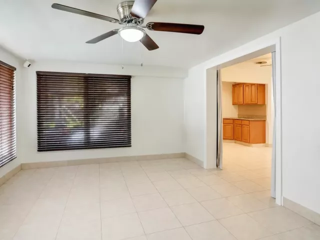 Продажа дома по адресу 970 SW 3rd Avenue - фото 9004183