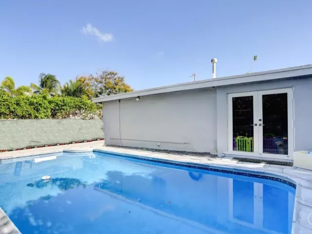 Продажа дома по адресу 970 SW 3rd Avenue - фото 9004188