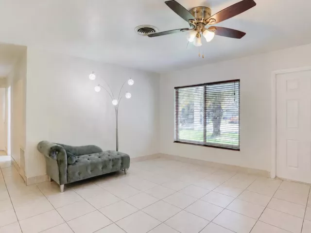 Продажа дома по адресу 970 SW 3rd Avenue - фото 9004172