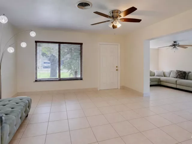Продажа дома по адресу 970 SW 3rd Avenue - фото 9004173