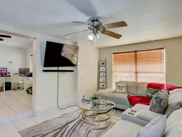 Продажа дома по адресу 970 SW 3rd Avenue - фото 9004174