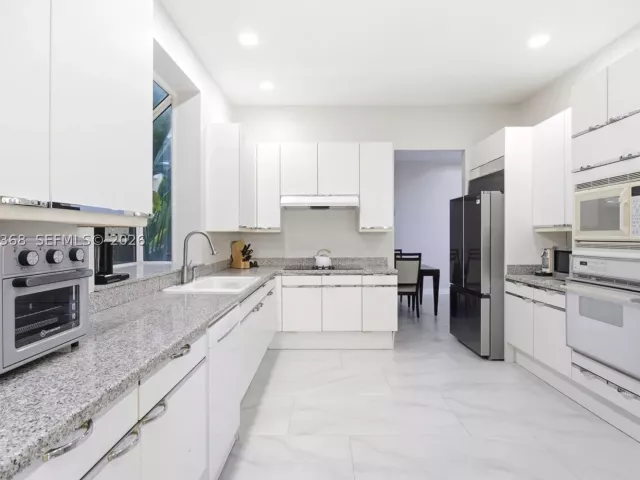 Продажа дома по адресу 3722 NE 208th Ter - фото 8886164