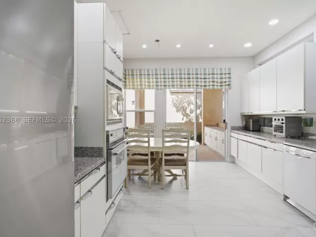 Продажа дома по адресу 3722 NE 208th Ter - фото 8886165