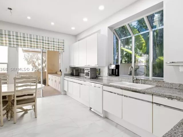 Продажа дома по адресу 3722 NE 208th Ter - фото 8886166