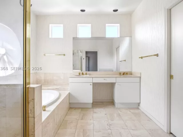 Продажа дома по адресу 3722 NE 208th Ter - фото 8886174