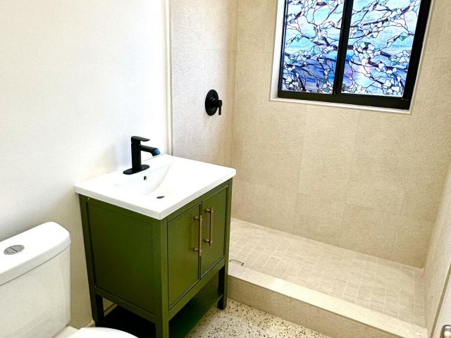 Продажа дома по адресу 2001 N VICTORIA PARK Road - фото 9261297