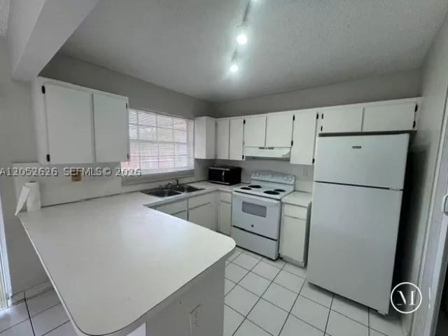 Продажа дома по адресу 13073 SW 150th Ter - фото 8912048