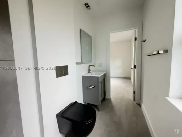 Продажа дома по адресу 859 NE 115th St - фото 8887739
