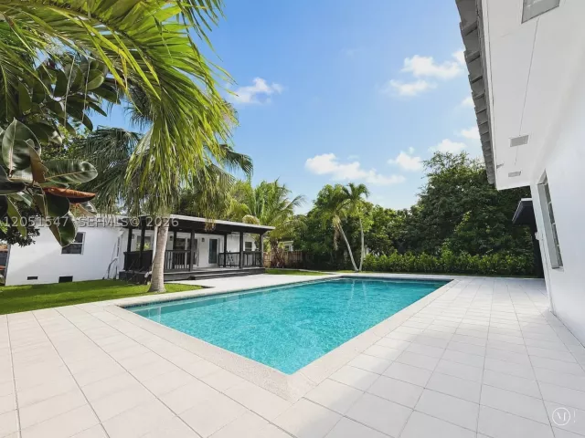 Продажа дома по адресу 859 NE 115th St - фото 8887722