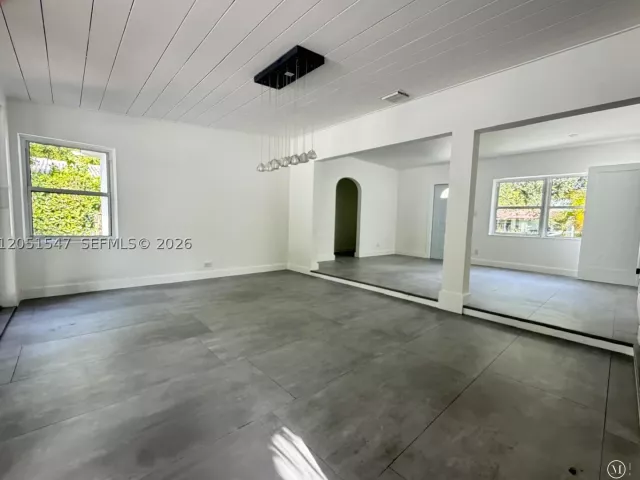 Продажа дома по адресу 859 NE 115th St - фото 8887727