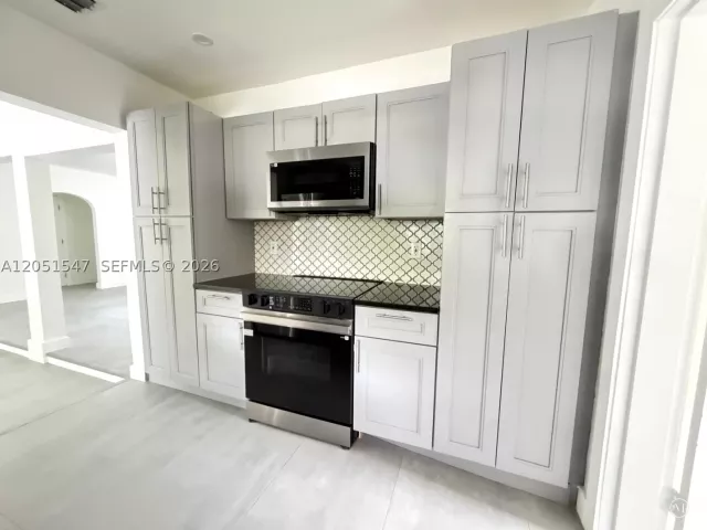 Продажа дома по адресу 859 NE 115th St - фото 8887728