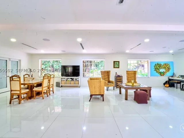 Продажа дома по адресу 21601 SW 154th Ave - фото 8888061