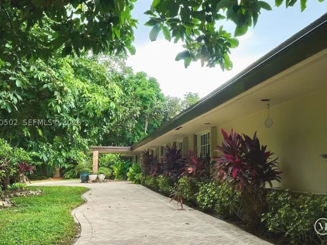 Продажа дома по адресу 21601 SW 154th Ave - фото 8888068