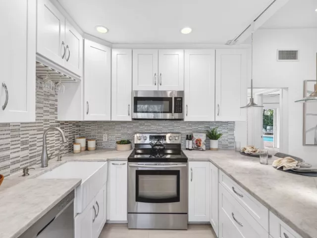 Продажа дома по адресу 1318 SE 12TH Way - фото 8900297