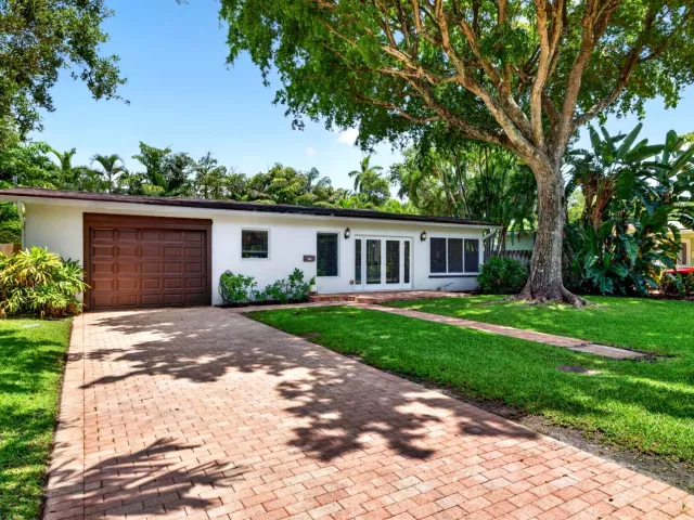 Продажа дома по адресу 1318 SE 12TH Way - фото 8900287