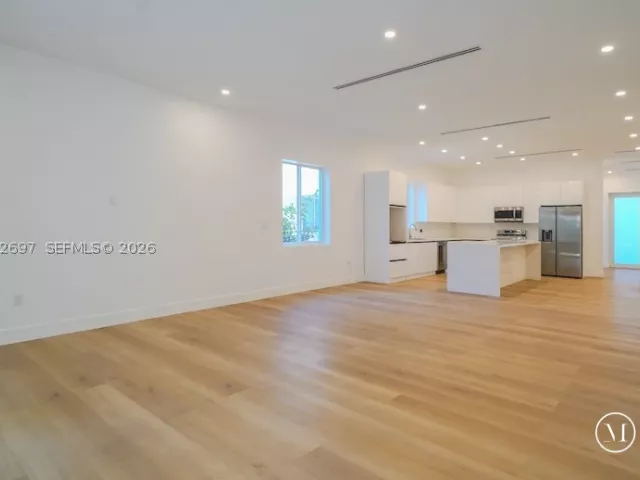 Продажа дома по адресу 112 NW 24th Ct - фото 8886823
