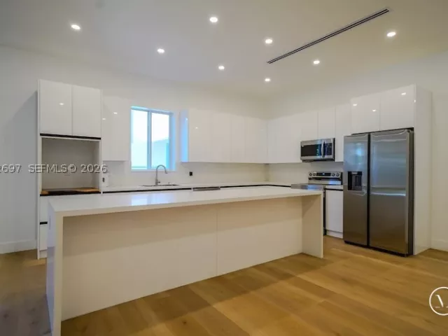 Продажа дома по адресу 112 NW 24th Ct - фото 8886825