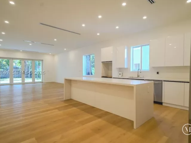 Продажа дома по адресу 112 NW 24th Ct - фото 8886827