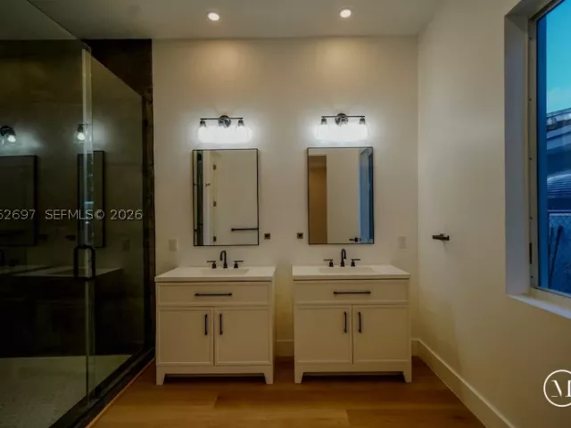 Продажа дома по адресу 112 NW 24th Ct - фото 8886818