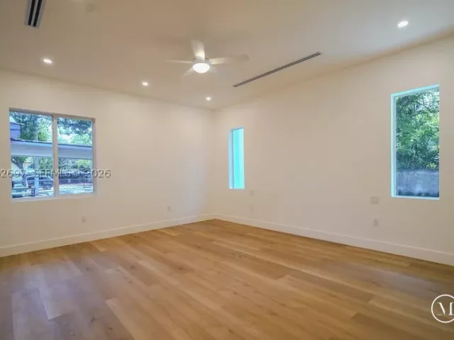 Продажа дома по адресу 112 NW 24th Ct - фото 8886822