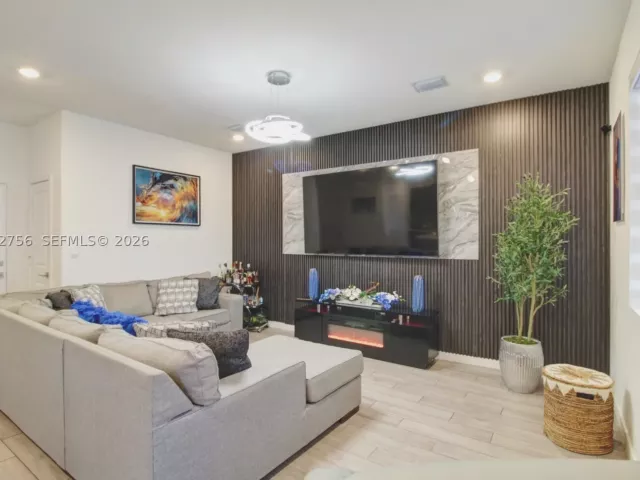 Продажа дома по адресу 789 SE 16th Ct - фото 8887929