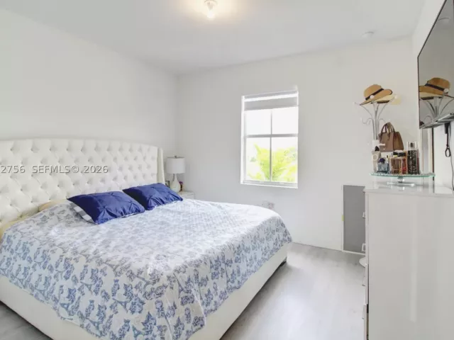 Продажа дома по адресу 789 SE 16th Ct - фото 8887937