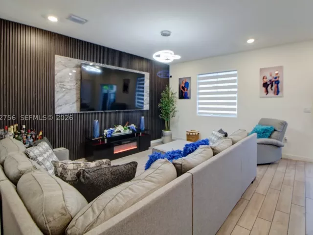 Продажа дома по адресу 789 SE 16th Ct - фото 8887925