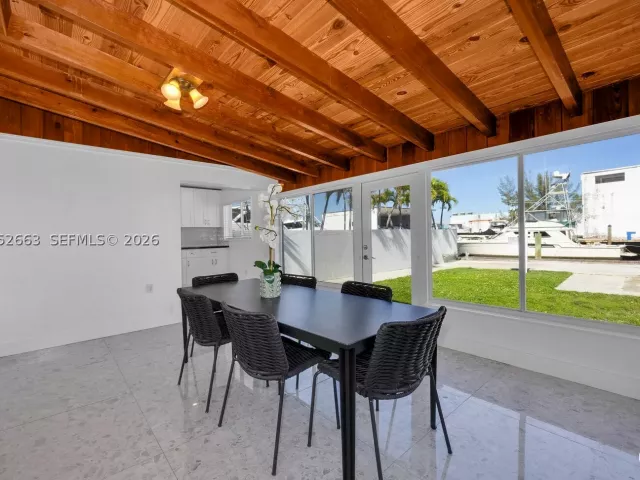 Продажа дома по адресу 3551 NW 20th St - фото 8887236