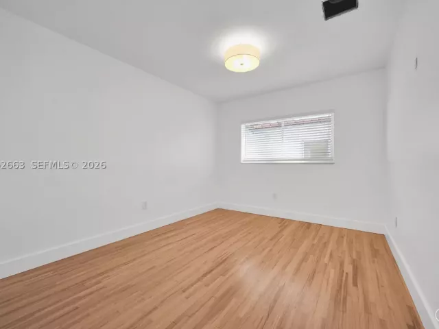 Продажа дома по адресу 3551 NW 20th St - фото 8887239