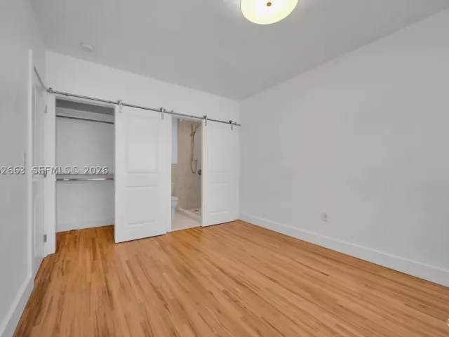 Продажа дома по адресу 3551 NW 20th St - фото 8887240