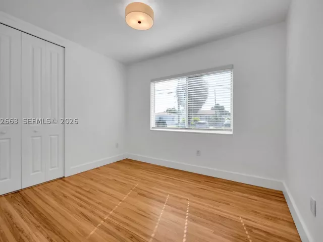 Продажа дома по адресу 3551 NW 20th St - фото 8887242