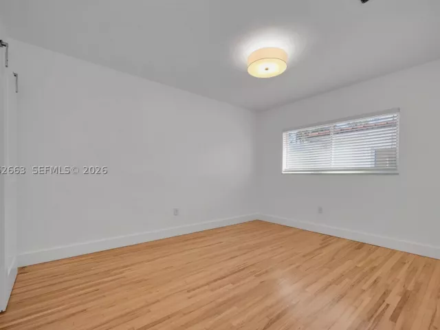 Продажа дома по адресу 3551 NW 20th St - фото 8887243