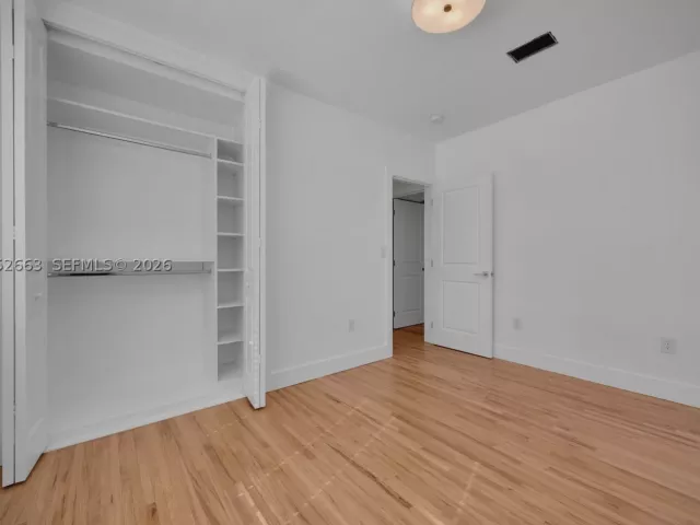 Продажа дома по адресу 3551 NW 20th St - фото 8887244
