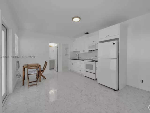 Продажа дома по адресу 3551 NW 20th St - фото 8887246