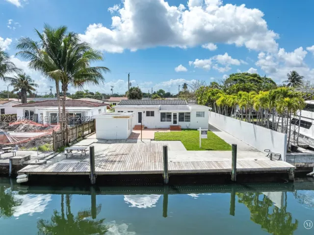 Продажа дома по адресу 3551 NW 20th St - фото 8887228