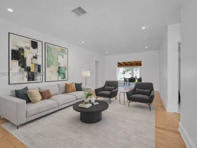 Продажа дома по адресу 3551 NW 20th St - фото 8887233