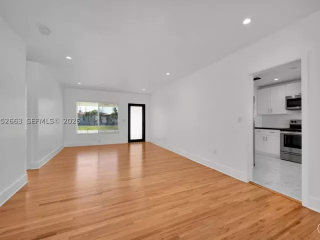 Продажа дома по адресу 3551 NW 20th St - фото 8887234