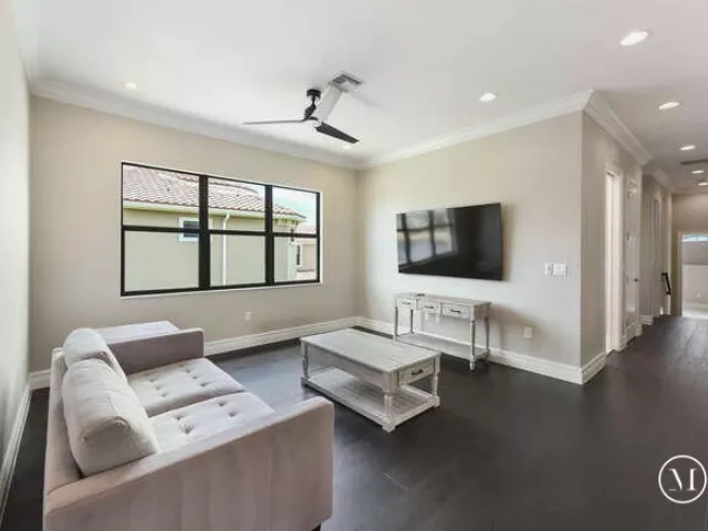 Продажа дома по адресу 16751 PICARDY Way - фото 8912132