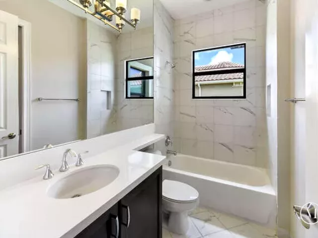 Продажа дома по адресу 16751 PICARDY Way - фото 8912134