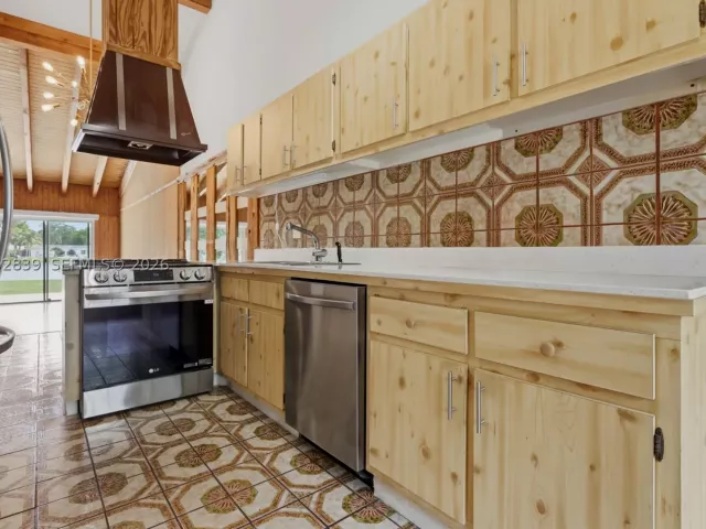 Продажа дома по адресу 10680 Cherry Ave - фото 8910051