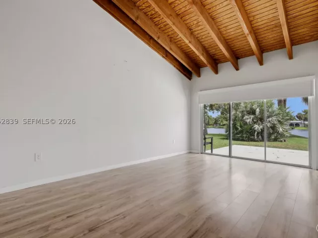Продажа дома по адресу 10680 Cherry Ave - фото 8910056