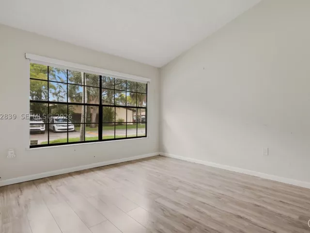 Продажа дома по адресу 10680 Cherry Ave - фото 9208820