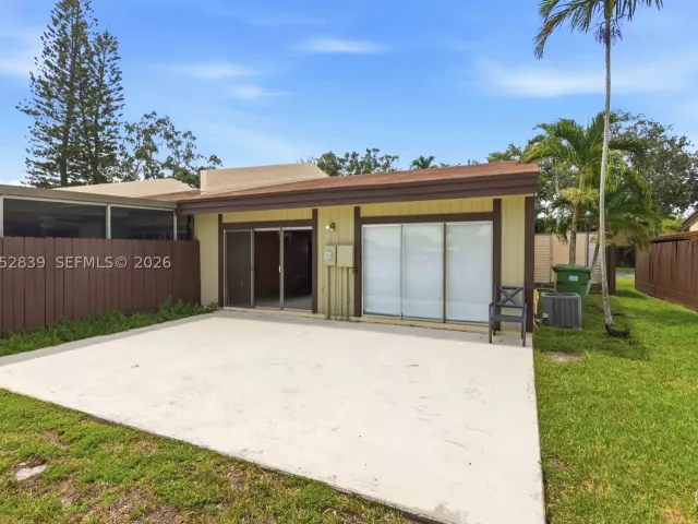 Продажа дома по адресу 10680 Cherry Ave - фото 9208832