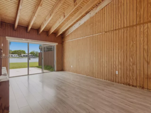 Продажа дома по адресу 10680 Cherry Ave - фото 8910045