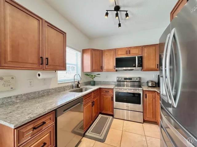 Продажа дома по адресу 639 NW 130th Way - фото 8912323