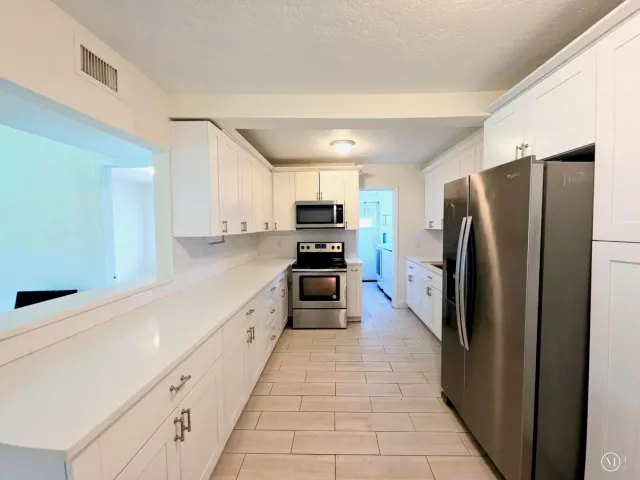 Продажа дома по адресу 1220 NE 1ST Avenue - фото 8908000
