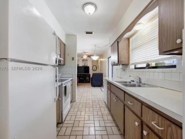 Продажа дома по адресу 225 NW 15th St - фото 8888643