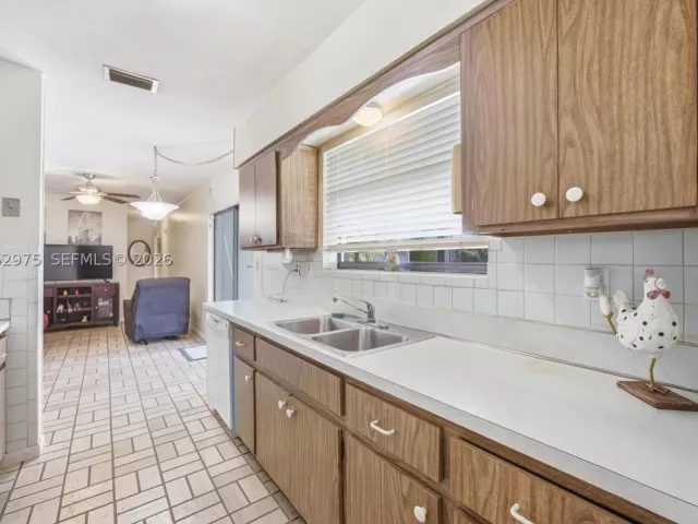 Продажа дома по адресу 225 NW 15th St - фото 8888644