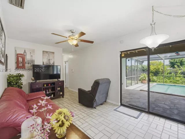 Продажа дома по адресу 225 NW 15th St - фото 8888646