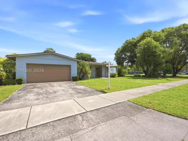 Продажа дома по адресу 225 NW 15th St - фото 8888635